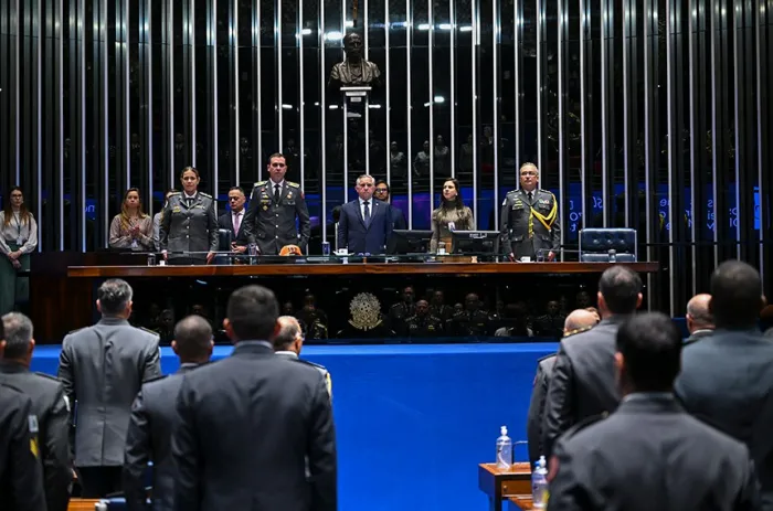 Solenidade foi presidida por Izalci Lucas e contou com a presença do comando do CBMDF - Foto: Ton Molina/Agência Senado
