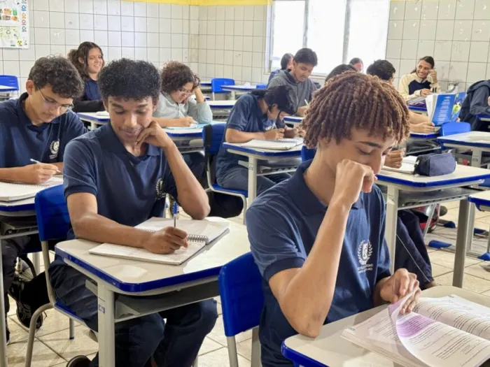 O resultado de 2025 evidencia os avanços obtidos por meio de programas de acompanhamento da frequência escolar, ações de busca ativa e iniciativas de incentivo à continuidade dos estudos no Ensino Médio