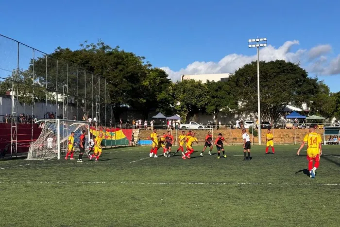 Competições de futebol amador movimentam arenas e estádios municipais neste fim de semana