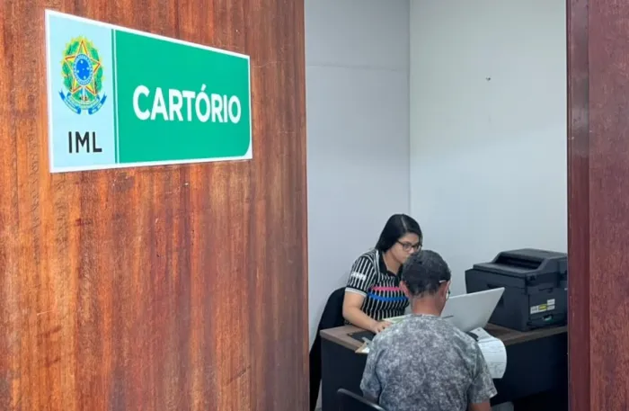 Familiar de vítima sendo assistido no recém-inaugurado posto avançado do 7º Cartório de Registro Civil - Ascom Polícia Científica