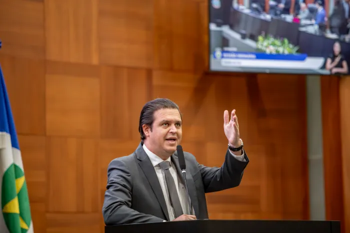 Deputado Thiago apresenta projeto para ampliar atendimento aos alunos com deficiência nas escolas públicas