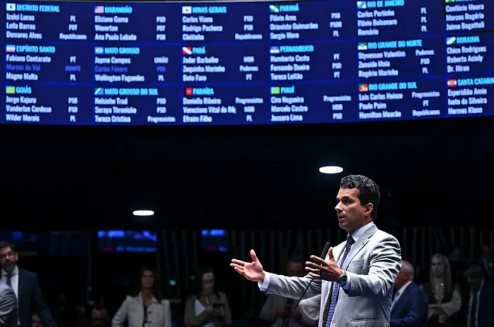 O senador Irajá defende a PEC na sessão do Plenário de 30 de junho - Foto: Ton Molina/Agência Senado