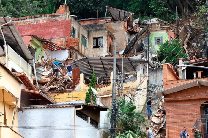 Deslizamento em Juiz de Fora, uma das cidades mineiras mais atingidas - Foto: Rovena Rosa/Agência Brasil