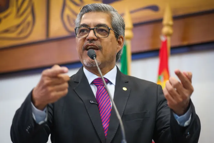 Edvaldo Magalhães defende revogação de dispositivo do Estatuto dos Servidores e cobra avanços para a educação