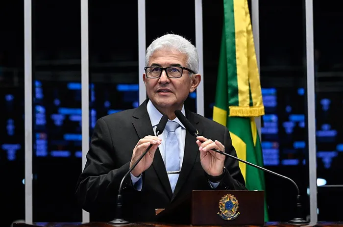 Marcos Pontes celebra inclusão de Ayrton Senna no Livro dos Heróis da Pátria