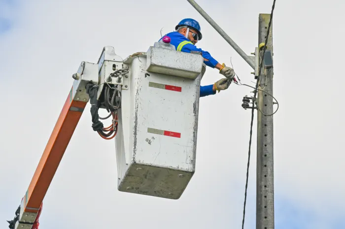 Por meio de parceria entre Prefeitura Municipal e Coelba, novos trechos do Anel Rodoviário recebem lâmpadas de LED