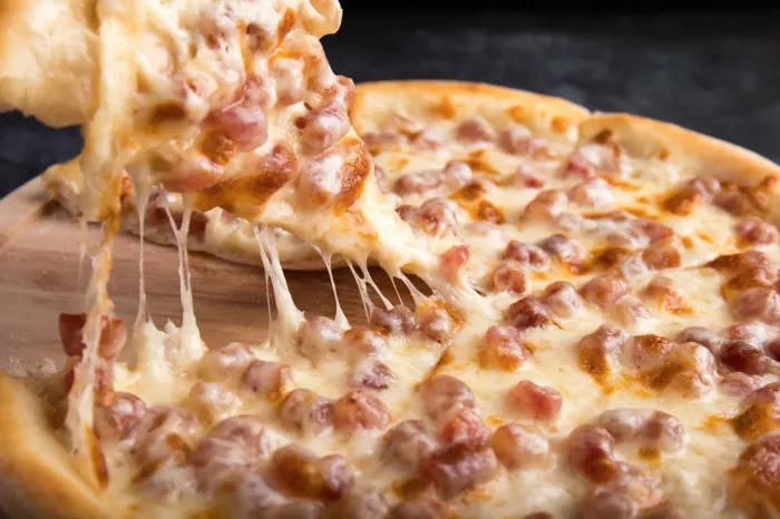 Estado de SP faz parte da história da pizza no país; veja curiosidades sobre o prato popular que é homenageado nesta sexta-feira (10)