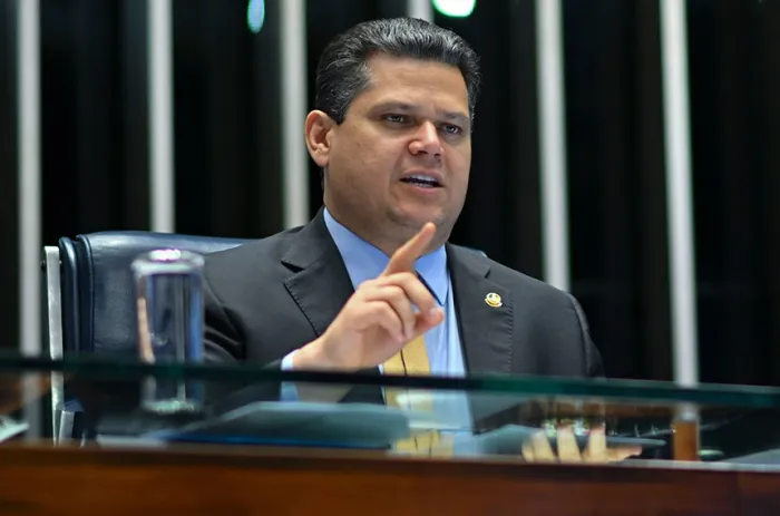 O presidente do Senado, Davi Alcolumbre, informou que a retirada aconteceu a pedido do governo - Foto: Ton Molina/Agência Senado
