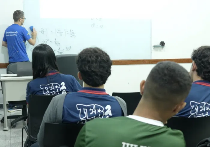 público-alvo é formado por estudantes da rede pública, bolsistas da rede privada matriculados no 3º ano do Ensino Médio