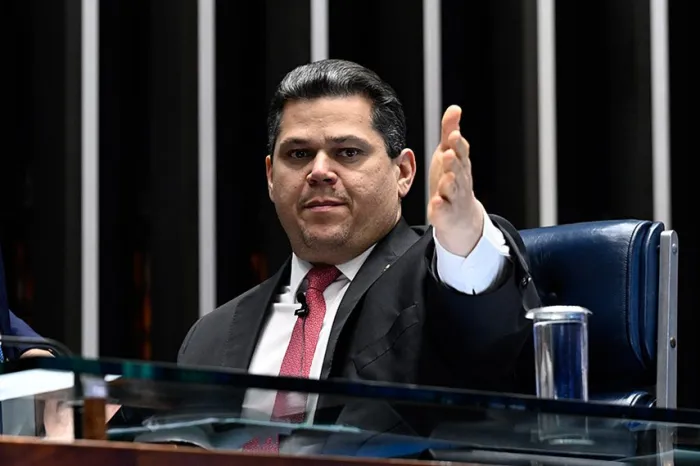 Davi Alcolumbre preside a sessão da quarta-feira (15) - Foto: Carlos Moura/Agência Senado