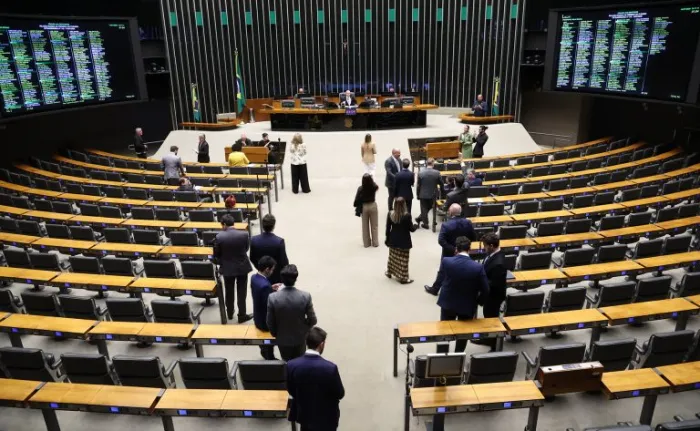 Câmara pode votar mudanças no Código Penal e suspensão da CNH por abandono de animais