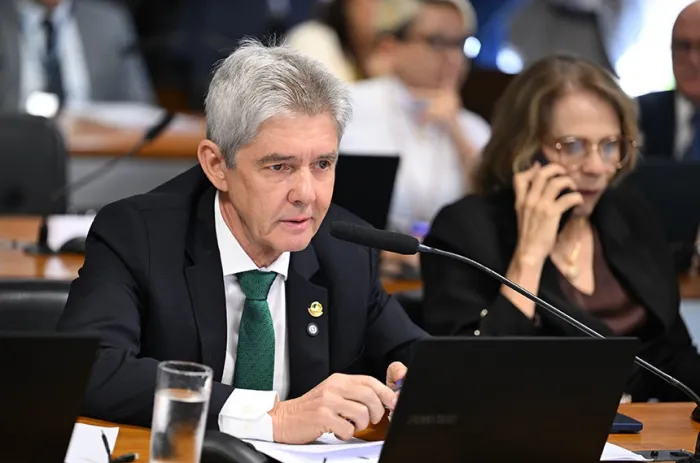 Jaime Bagattoli, que fez a leitura do relatório - Foto: Edilson Rodrigues/Agência Senado