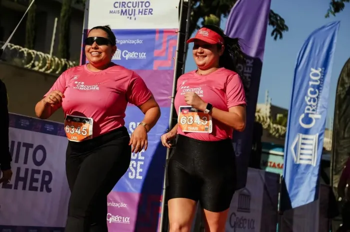 O evento oferece percursos de caminhada de 3 km e corridas de 5 km e 10 km, contemplando mulheres de diferentes idades e níveis de condicionamento físico - Foto: Circuito Mais Mulher