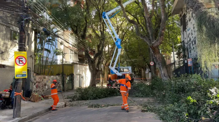 A ação ocupa o trecho entre as ruas Mena Barreto e General Polidoro até a próxima sexta-feira - Jonas Monteiro / Subprefeitura da Zona Sul