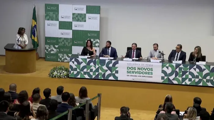 Motta defende modernização do Estado na posse de novos servidores da Câmara