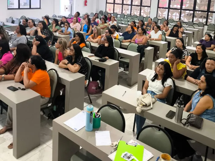 Profissionais de Apoio Escolar participam de formação sobre novas diretrizes da Educação Especial