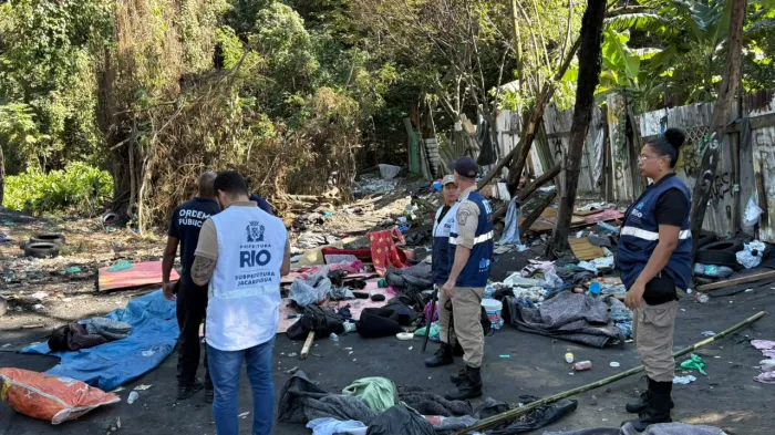 Ação de ordenamento na Praça Seca apreende mais de 30 objetos perfurocortantes e desmonta oito barracas