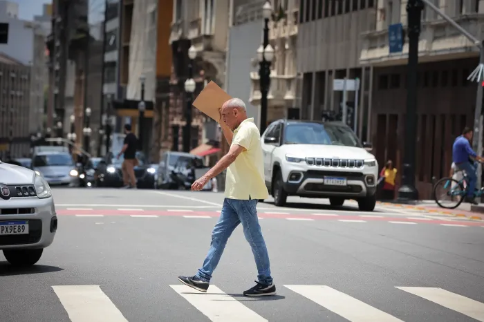 As manhãs seguirão com temperaturas amenas, enquanto as tardes serão mais quentes, favorecendo maior amplitude térmica ao longo do dia