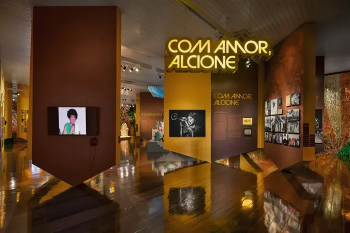 Museu das Favelas abre exposição “Com amor, Alcione”