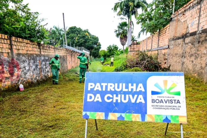 Prefeitura inicia a semana com serviços de limpeza em 14 bairros da capital