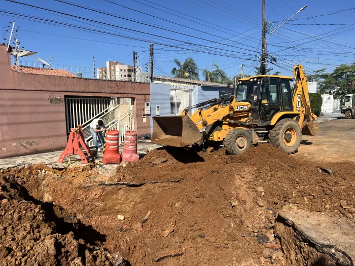 Serviço inclui a reconstrução de dois poços de visita, adequação da drenagem e correção das conexões das manilhas no trecho