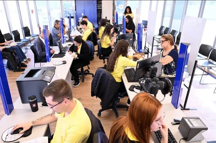 Entre os atendimentos realizados estão a solicitação da Carteira de Identidade Nacional (CIN), serviços relacionados à Carteira Nacional de Habilitação (CNH) e orientações sobre os canais digitais do Poupatempo. Foto: Governo de SP