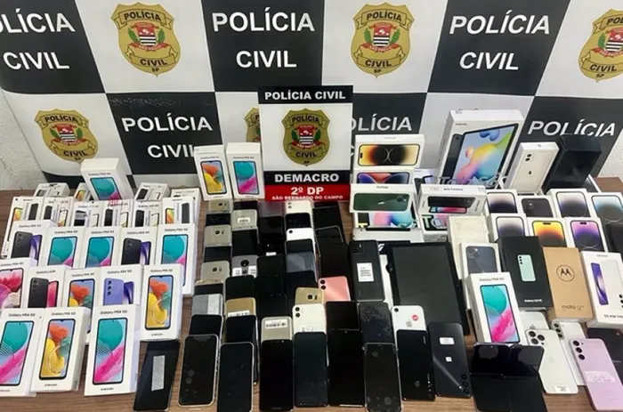 Celulares roubados apreendidos pela Polícia Civil de São Paulo: o furto do aparelho passou a ser qualificado - Foto: Polícia Civil