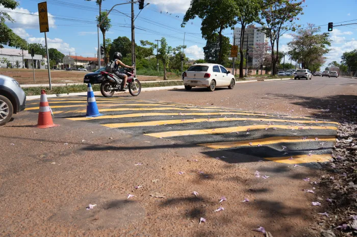 Lombadas mais visíveis significam mais segurança para quem circula pelas ruas da capital