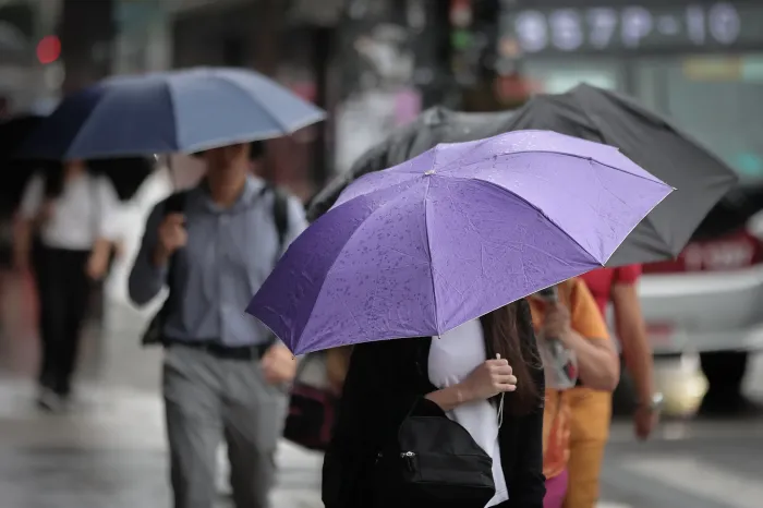 Defesa Civil faz alerta para frente fria em SP: chuva forte, ventos de até 70 km/h e queda nas temperaturas são esperados