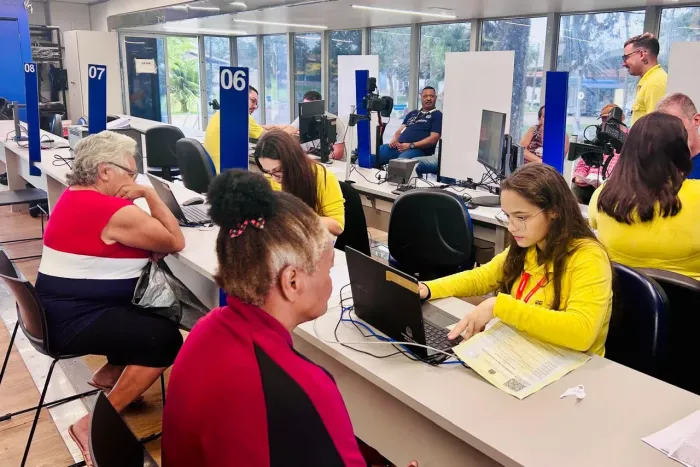 Entre as opções disponíveis estão a solicitação da Carteira de Identidade Nacional (CIN), serviços do Detran-SP e orientações sobre os canais digitais do Poupatempo