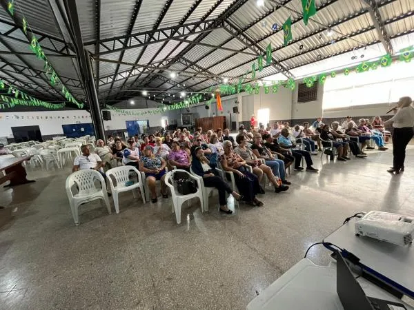 Encontro do programa Idoso Ativo e Feliz contou com palestra sobre hepatite viral