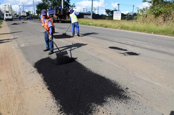 Operação Tapa-Buraco atende Candeias, Brasil, São Sebastião e Campinhos nesta semana