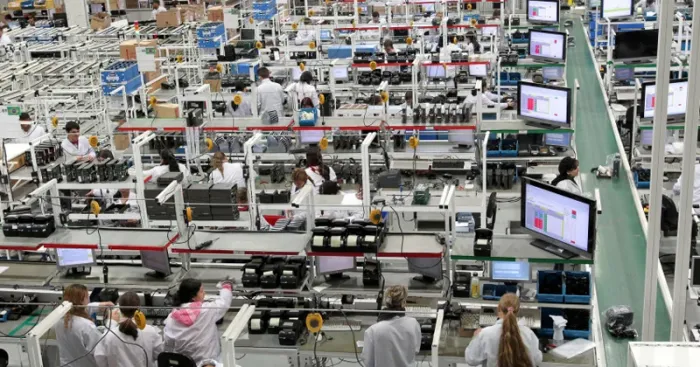 Setor de indústria concentra as vagas na capital nesta segunda-feira (27)