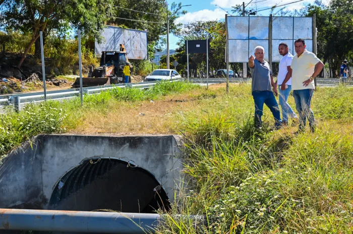 Obra de drenagem das avenidas Juracy Magalhães e Caracas altera trânsito na região do bairro Jurema