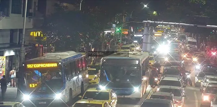 Prefeitura autua 42 ônibus por circularem sem identificação da linha durante vendaval que atingiu o Rio