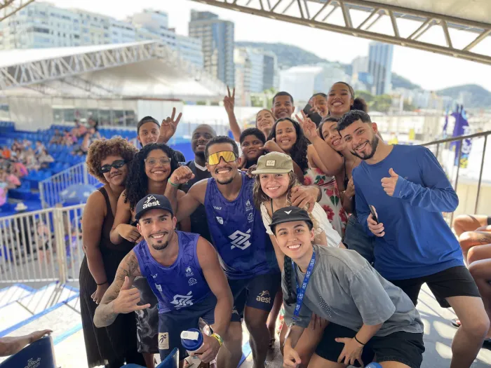 Jovens do Espaço da Juventude acompanham Circuito Brasileiro de Vôlei de Praia, em Copacabana