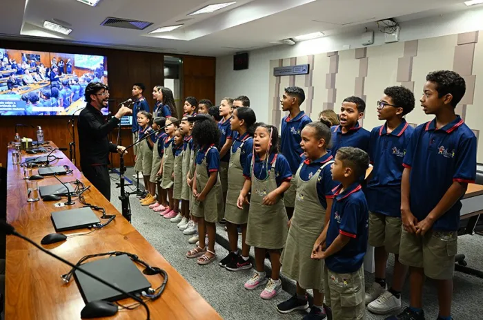 Coral infantil se apresenta na audiência sobre amamentação - Foto: Saulo Cruz/Agência Senado