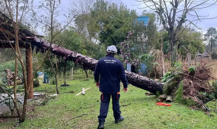 Sul, Sudeste e Centro-Oeste têm alerta para tempestades e vendavais