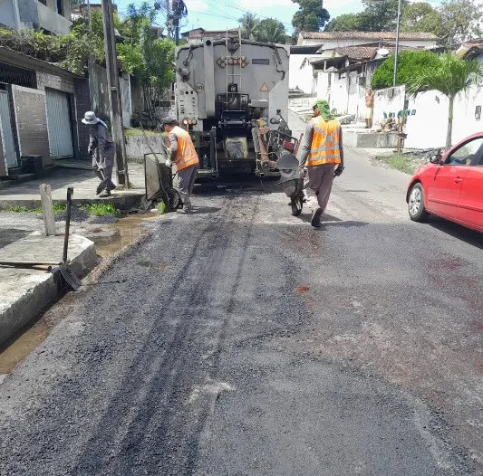Equipes da Seinfra mantêm cronograma da operação tapa-buraco no feriado desta quarta-feira