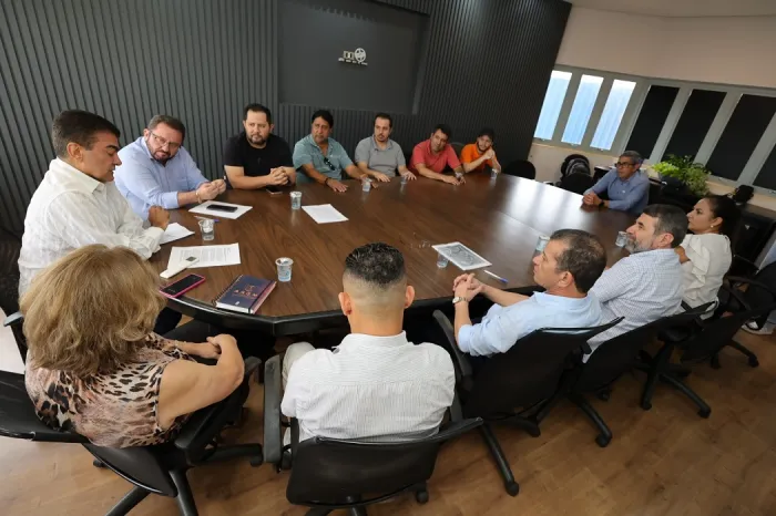 Prefeitura debate com comerciantes e vereadores, intervenções na Rua Amael Pompeu Filho