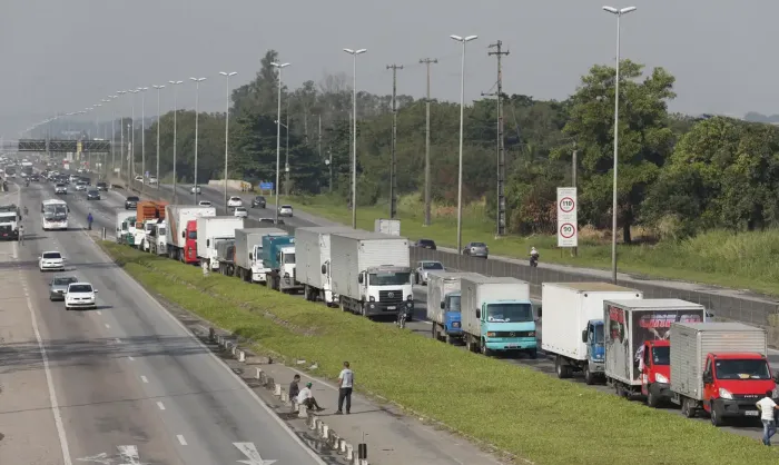 Lei garante frete mínimo no transporte de cargas; saiba o que muda