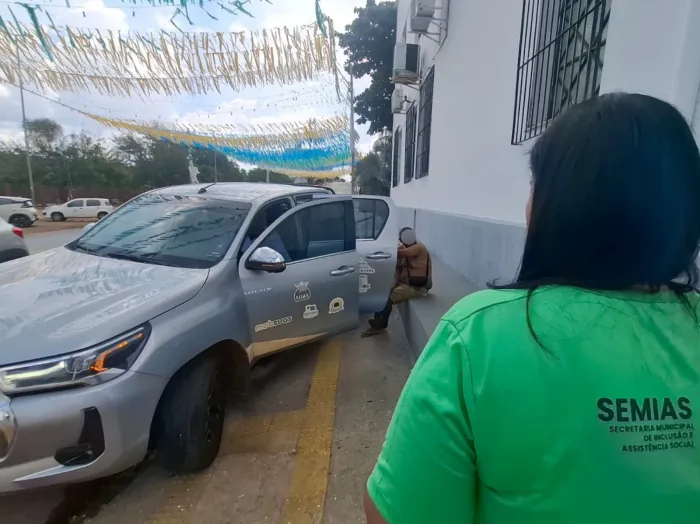 Equipe resgata cadeirante em situação de rua e garante acolhimento humanizado 
