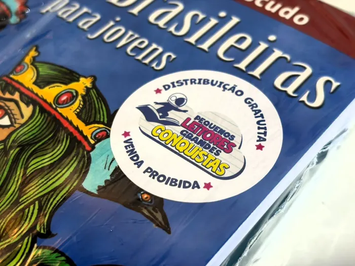 Projeto “Pequenos Leitores, Grandes Conquistas” entrega kits à Escola Municipal Carlos Santana