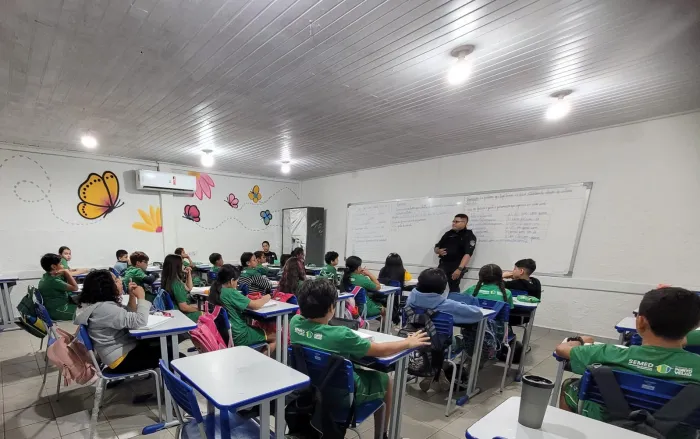 Realidade vivida por Alice representa a mudança experimentada por centenas de estudantes da Escola Municipal Maria Izaura