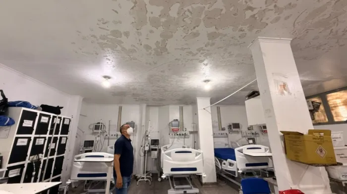 Vereador Inspetor Cabral durante fiscalização no Hospital da Vida ( Foto: Assessoria)
