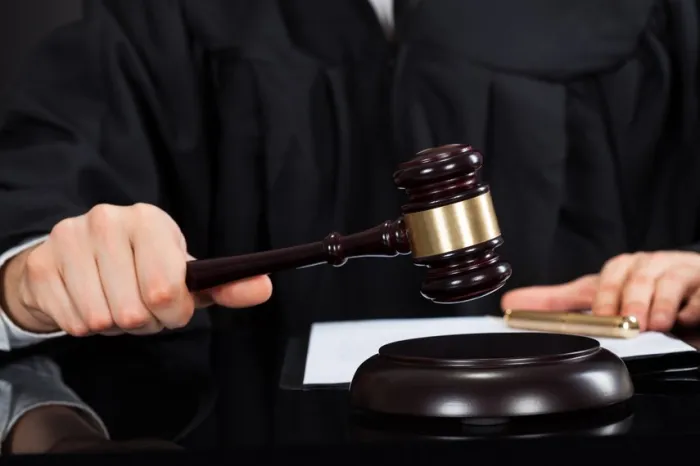 Além de aumentar penas, a Lei 15.487 coloca os abusos sexuais contra crianças e adolescentes no rol dos crimes hediondos e permite à polícia a chamada ronda virtual, para colher provas - Foto: StockPhotos