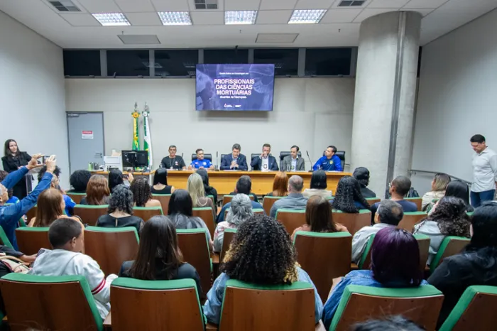 Sessão solene homenageia profissionais que atuam na necropsia