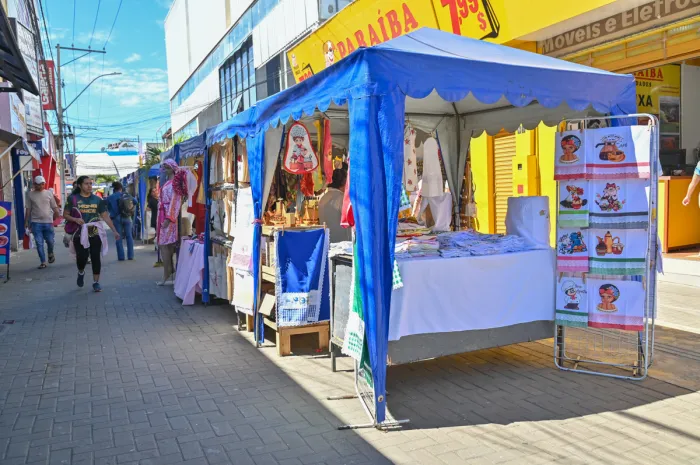 Feira de Economia Solidária segue até este sábado na Travessa Lauro de Freitas com opções de presentes para o Dia dos Pais