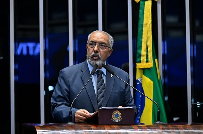 Com fim do recesso, Paim diz esperar que PEC contra escala 6x1 seja votada