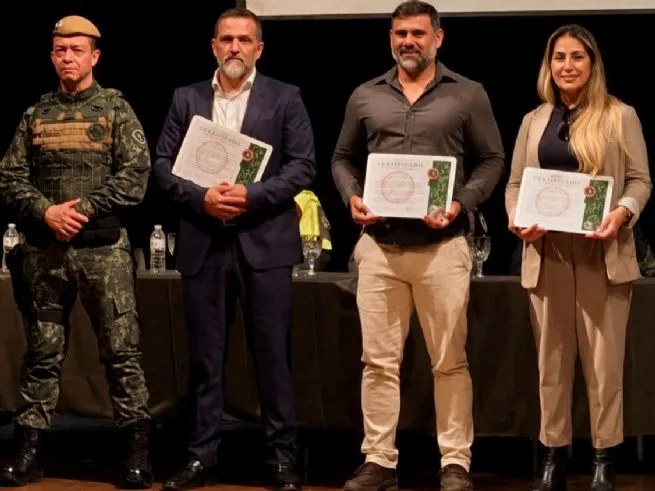 Prefeito e gestores de São Sebastião recebem homenagem da Polícia Militar Ambiental